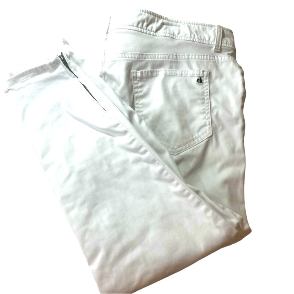 Calvin Klein Zipped Ankle Skinny Stretch 3 Pocket White Jean Style Pants.